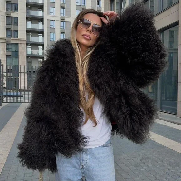 πUBER GORGE!πVTG 70s Vibe Boho Chic Black Faux Mongolian Lamb Fur Jacket - Picture 2 of 16